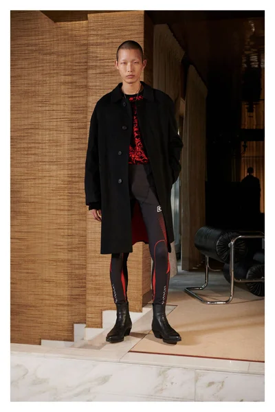 Look 16